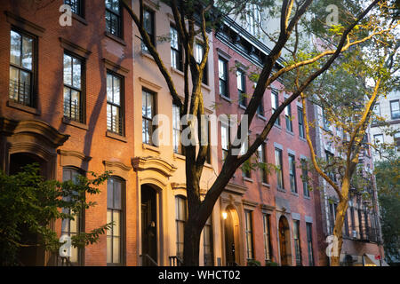 Rangée de maisons d'habitation typique vu de New York Ville Manhattan Banque D'Images