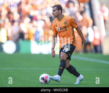 25 août 2019, Molineux Stadium, Wolverhampton, Angleterre ; football Premier League, Wolverhampton Wanderers vs Burnley ; Jonny Otto (19) de Wolverhampton Wanderers en action Crédit : Richard Long/News Images images Ligue de football anglais sont soumis à licence DataCo Banque D'Images