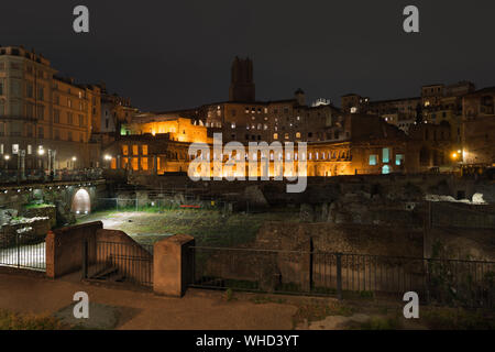 Forum de Trajan dans la nuit (Rome, Italie) Banque D'Images