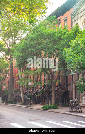 Rangée de maisons d'habitation typique vu de New York Ville Manhattan Banque D'Images