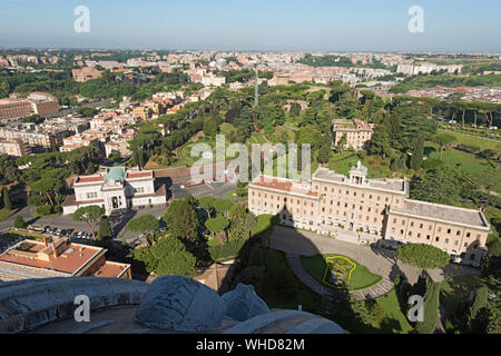 Vue depuis le dôme de la Basilique Saint Pierre pour le Sud-Est, VaticanGovernor's Palace, de la gare, Séminaire Ethiophian Banque D'Images