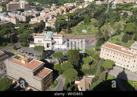 Partie sud de la Cité du Vatican : Palais de Justice (en bas à gauche), de la Gare (centre), Palais du Gouverneur (à droite) Banque D'Images