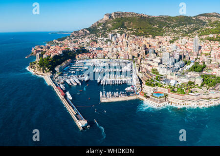 Port de Monte Carlo vue panoramique aérienne à Monaco. Monaco est un pays sur la côte d'Azur près de la France en Europe. Banque D'Images