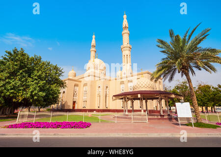 La mosquée de Jumeirah est une grande mosquée dans la ville de Dubaï aux Émirats Banque D'Images