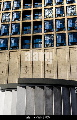 La façade de l'architecte Thomas Heatherwick Zeitz du Musée d'Art Contemporain à la cité du bord de Cape Town en Afrique du Sud Banque D'Images