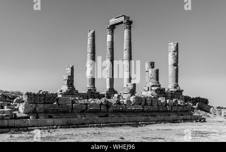 Une photo en noir et blanc du Temple d'Hercule à Amman. Banque D'Images