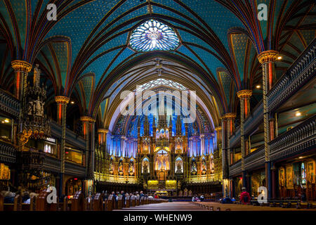 Montréal, Canada - le 16 septembre 2014 : la magnifique architecture néogothique de l'intérieur de la Basilique Notre-Dame à Montréal. Banque D'Images