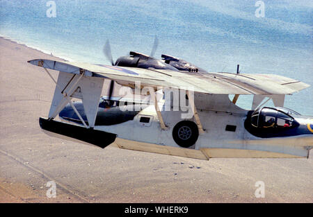 Un hydravion Catalina dans les couleurs de la RAF c'est le plus célèbre épisode a été la découverte du cuirassé allemand Bismarck Banque D'Images