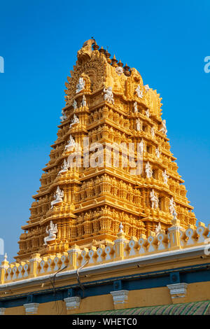 Chamundeshwari Temple est un temple hindou situé sur le haut de Chamundi Hills près de Mysore en Inde Banque D'Images