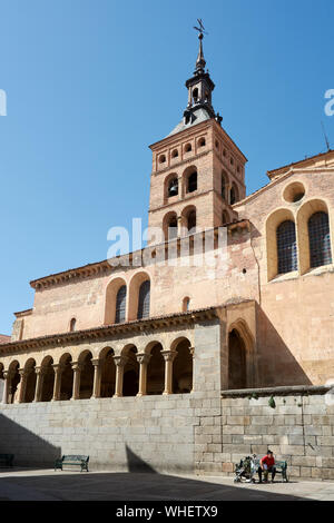 SEGOVIA, ESPAGNE - 25 avril 2018 : La façade de l'église San Martin à Ségovie. Banque D'Images