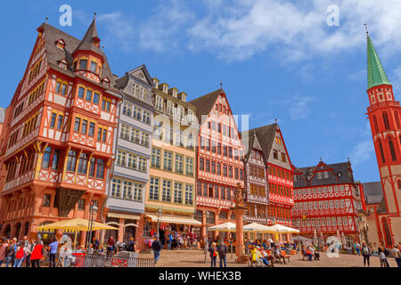 Bâtiments à colombages sur Römerberg dans la vieille ville de Frankfurt am Main, Hesse, Allemagne. Banque D'Images