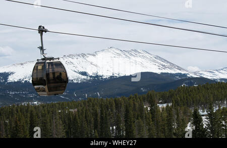 Télécabine télésiège sur Vail Mountain Resort en Californie Banque D'Images