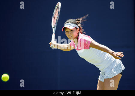 Risa Ozaki du Japon de jouer des coups droits remis contre Naomi Osaka du Japon. à Aegon 2017- International Eastbourne - Angleterre. Aucune cour Ronde 5 2 Banque D'Images