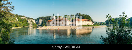 Vue panoramique sur l'abbaye de Weltenbourg. Ce monument est un monastère bénédictin de Weltenbourg Kelheim sur le Danube, en Bavière, Allemagne. Banque D'Images