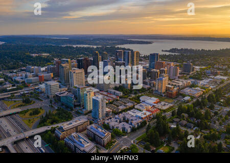 Drone abattu de la ville de Bellevue à partir de ci-dessus Banque D'Images