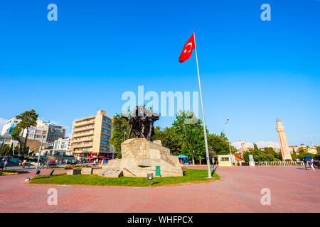 ANTALYA, TURQUIE - 14 septembre 2014 : la Place de la République est une place principale dans la vieille ville d'Antalya Kaleici ou en Turquie Banque D'Images