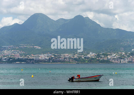 Anse-à-l'Âne, Martinique, FR - 20 août 2019 : le sommet de la Montagne Pelée. Banque D'Images