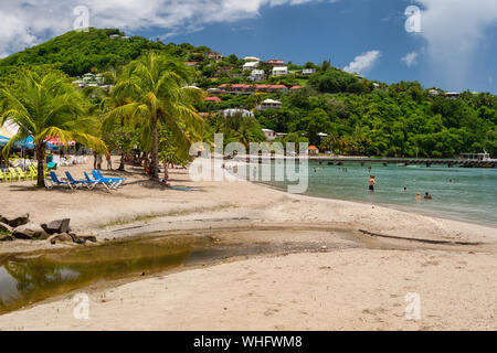 Anse-à-l'Âne, Martinique, FR : 22 août 2019 : les personnes bénéficiant d'une journée chaude à Anse-à-l'Âne. Banque D'Images