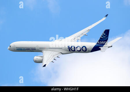 LE BOURGET PARIS - JUN 20, 2019 : nouveaux Airbus A330neo avion avion effectuant au Bourget. Banque D'Images