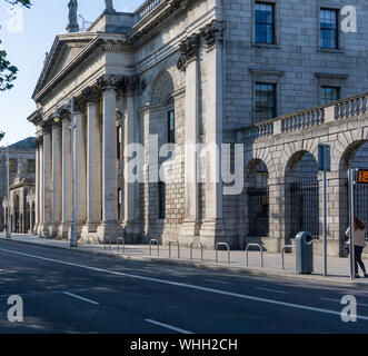 Les quatre cours sur Inns Quay, l'avant-cour dans l'Irlande.La Cour suprême, entre autres, s'appuie ici. La construction achevée en 1796.. Banque D'Images