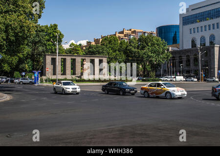 Erevan, Arménie, 27 août 2019 : Monument à Stepan Shaumyan à l'intersection de Vazgen Sargsyan et Khorenatsi Street à Yerevan Banque D'Images