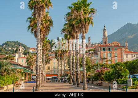 Beach Parade de Menton au French Rivera, Côte d'Azur, France Banque D'Images