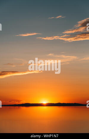 Coucher de soleil sur le Grand Lac Salé, Antelope Island State Park, Utah Banque D'Images