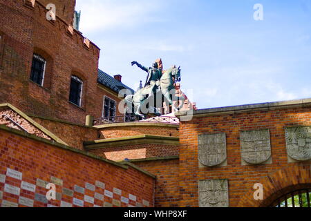 Statue d'un chevalier au château de Wawel Hill à Cracovie, Pologne Banque D'Images