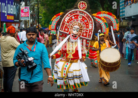 Kochi, Kerala State, India - 2 septembre 2019 - Folk art performance dans Athachamayam procession organisée à Thripunithura à Kochi city Banque D'Images
