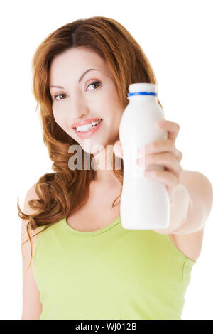 Attractive Woman holding white bouteille. Isolé sur blanc. Banque D'Images