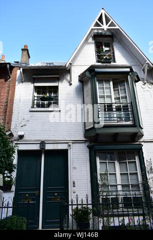 Maison de style anglais à la célèbre Villa Léandre situé à Montmartre. Paris, France. 12 août, 2019. Banque D'Images