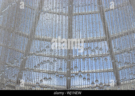 Décoration verre cordon garland avec de grandes baisses. Le design intérieur, la décoration de fête avec perles transparentes. Fond Papier Peint Banque D'Images