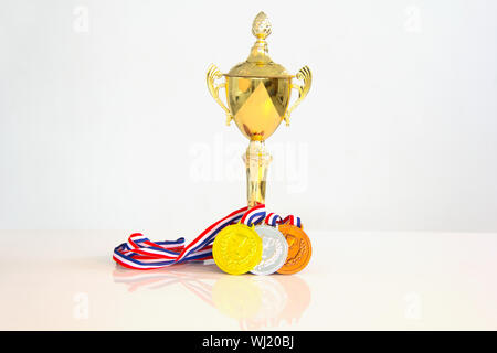 Close up of Gold,sliver,médailles de bronze avec Trophy Banque D'Images
