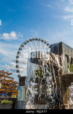 La grande roue sur le front de mer de Seattle, Washington, en fin d'après-midi la lumière Banque D'Images