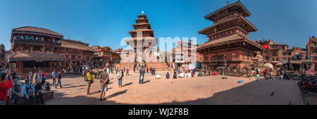 KATMANDU, NÉPAL - le 19 novembre 2017 : Durbar Square de Katmandou au Népal, les gens vont Banque D'Images