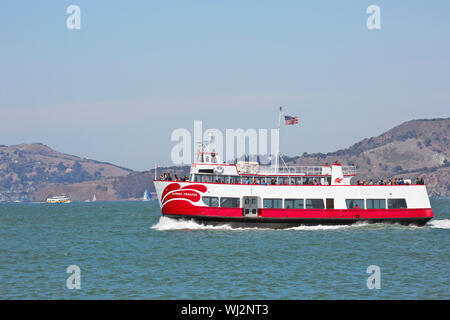 Ferries dans la baie de San Francisco Banque D'Images