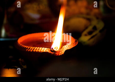 Diwali en terre d'alléger les lampes à l'occasion du Diwali en Inde. Banque D'Images
