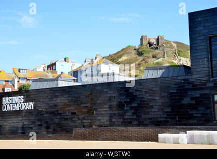 Galerie d'Art Contemporain de Hastings sur le front de mer dans la zone de vieille ville de la ville. Banque D'Images