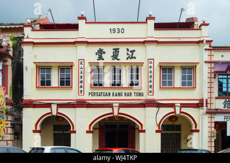 Une façade avant d'un bâtiment de l'époque coloniale classique de Taiping, Perak, Malaisie. Banque D'Images