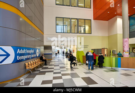 Intérieur de la NHS Royal Queen Elizabeth Hospital for children à Glasgow, Ecosse, montrant des enfants et colorés. Banque D'Images