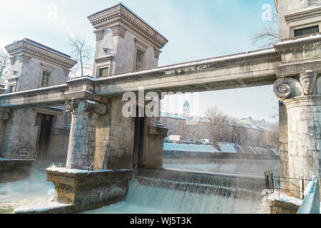 Vannes sur la rivière Ljubljanica, Ljubljana, Slovénie a été conçu par le célèbre architecte Joze Plecnik. Banque D'Images