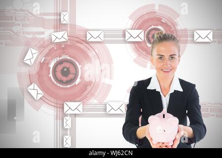 Image composite de blond businesswoman holding pink piggy bank in front of white et fond rouge montrant les enveloppes Banque D'Images