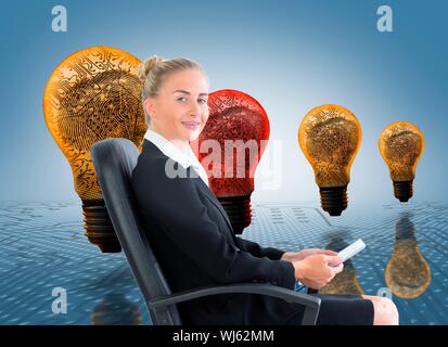 Image composite de devant d'énormes ampoules jaune et rouge Banque D'Images
