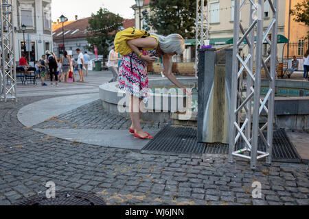 Belgrade, Serbie, 19 août 2019 : fontaine d'eau potable sur la place Masaryk (TRG) Masarikov à Zemun Banque D'Images