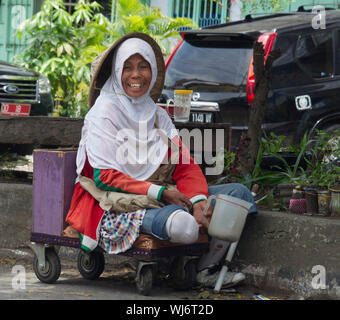 Mendiant routière, Makassar, Sulawesi, Indonésie, 2012 Banque D'Images