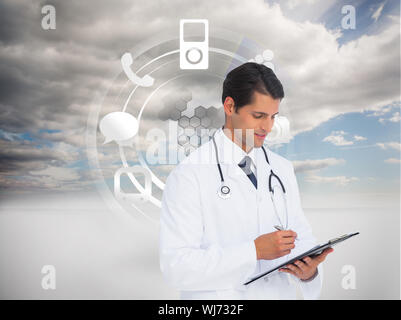 Image composite de smiling doctor holding pen et presse-papiers sur fond blanc Banque D'Images