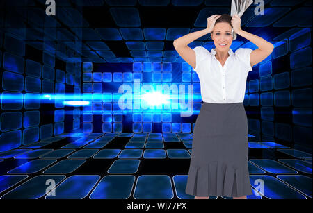 Image composite de l'élégant inquiète businesswoman holding newspaper Banque D'Images