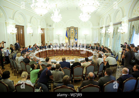 Kiev, Ukraine. 2e, 2019 Sep. Le président de Lukraine Vladimir Zelenskyy a tenu une réunion avec la direction du gouvernement, le Parlement et les forces de l'ordre à Kiev, Ukraine, le 2 septembre 2019. Credit : Sergii Kharchenko/ZUMA/Alamy Fil Live News Banque D'Images