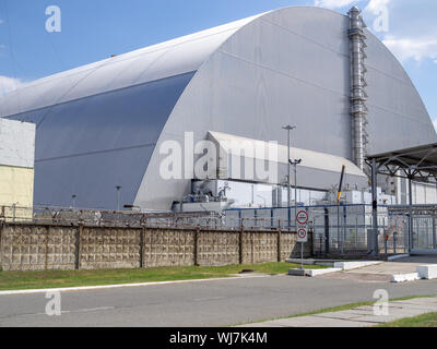 4 réacteurs de la centrale nucléaire de Tchernobyl en 2019 : nouvelle enceinte de confinement de Tchernobyl Banque D'Images