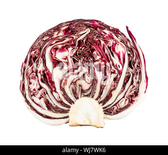 Section de tête de feuilles de radicchio (chicorée italienne) découper sur fond blanc Banque D'Images